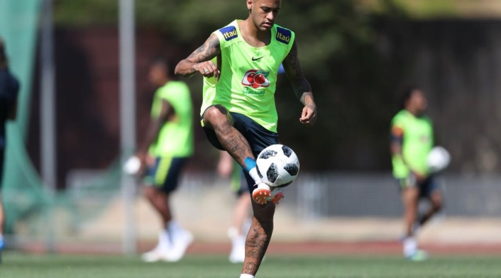 Brasilero Neymar trabaja sin problemas