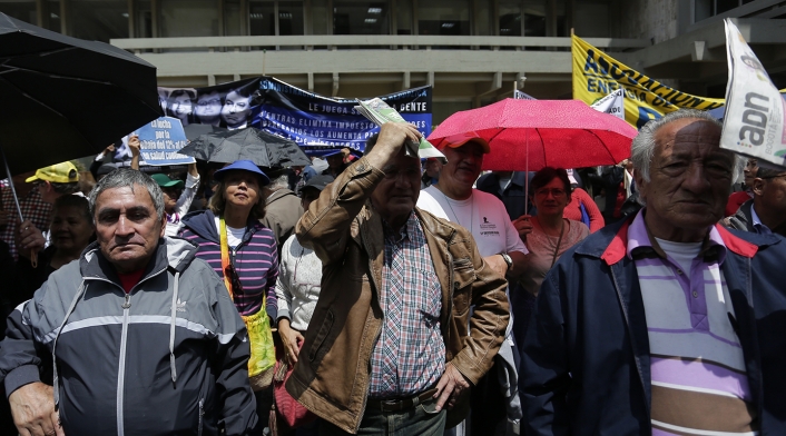La medida buscaba que los aportes para la salud de los pensionados pasaran del 12% al 4%. La medida buscaba que los aportes para la salud de los pensionados pasaran del 12% al 4%.