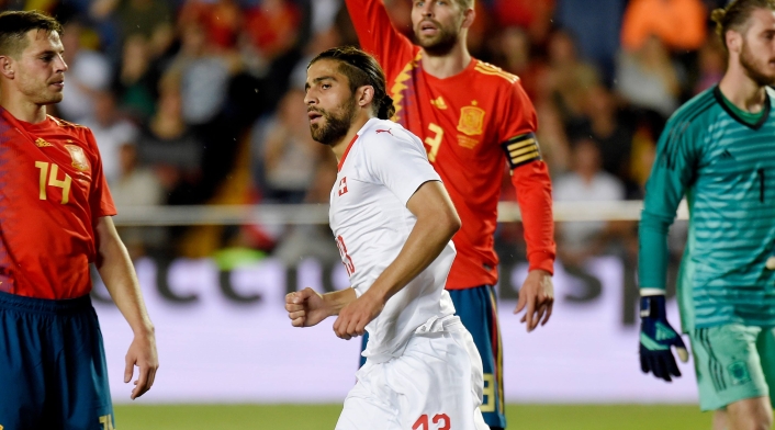 Ricardo Rodríguez, futbolista suizo, en acción ante España