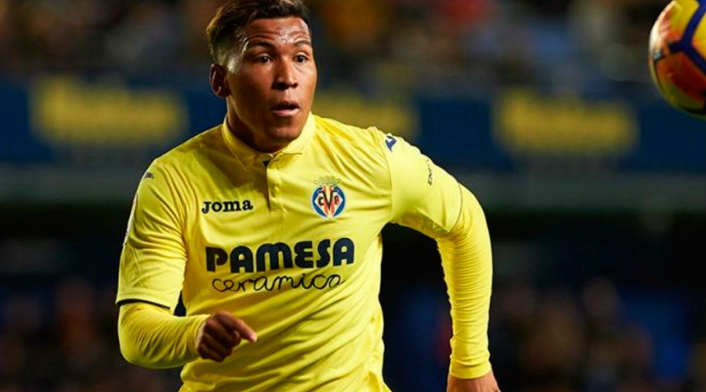 Roger Martínez jugando para el Villarreal