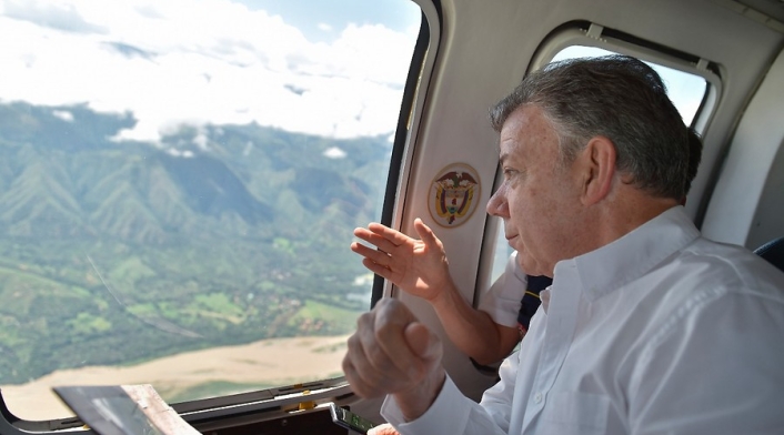 El presidente Santos sobrevolando la zona de Hidroituango