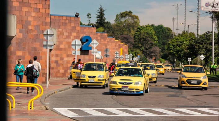 No cesa la polémica por las tabletas en los taxis en Bogotá