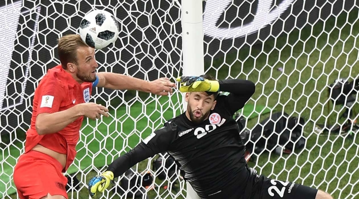 Harry Kane tratando de salvar un balón en el partido ante Túnez Harry Kane tratando de salvar un balón en el partido ante Túnez