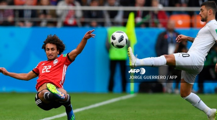Amr Warda (Egipto) en disputa con Giorgian De Arrascaeta (Uruguay) Amr Warda (Egipto) en disputa con Giorgian De Arrascaeta (Uruguay)