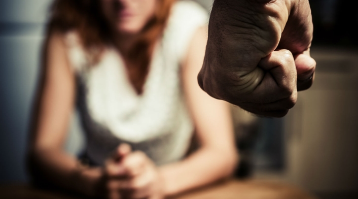 Mujer asegura que previamente fue agredida en varias oportunidades por su pareja