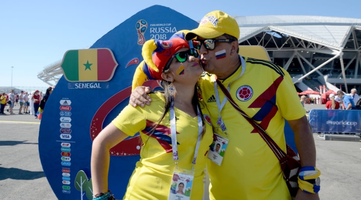 Fanáticos colombianos a las afueras del Samara Arena Fanáticos colombianos a las afueras del Samara Arena