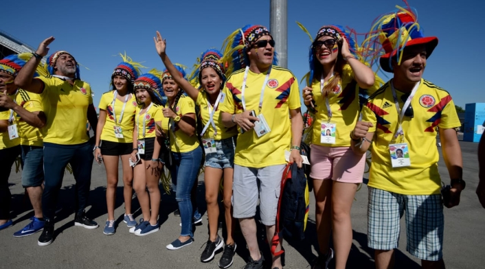 Hinchas las afueras del Samara Arena Hinchas las afueras del Samara Arena