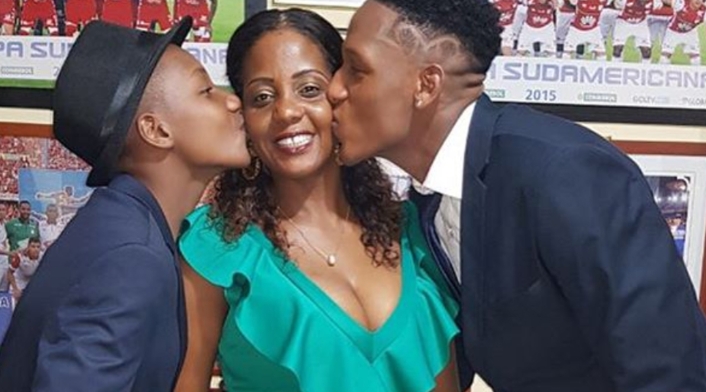 Marinela González, madre de Yerry Mina, y sus dos hijos Marinela González, madre de Yerry Mina, y sus dos hijos
