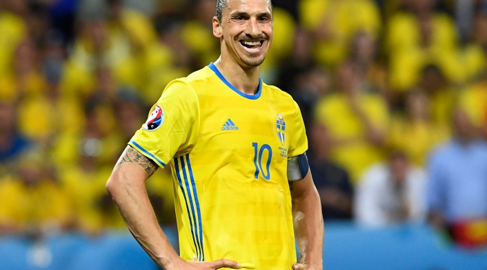 Zlatan Ibrahimovic con Suecia, enfrentando a Bélgica, en la Eurocopa de Francia, el 22 de junio de 2016