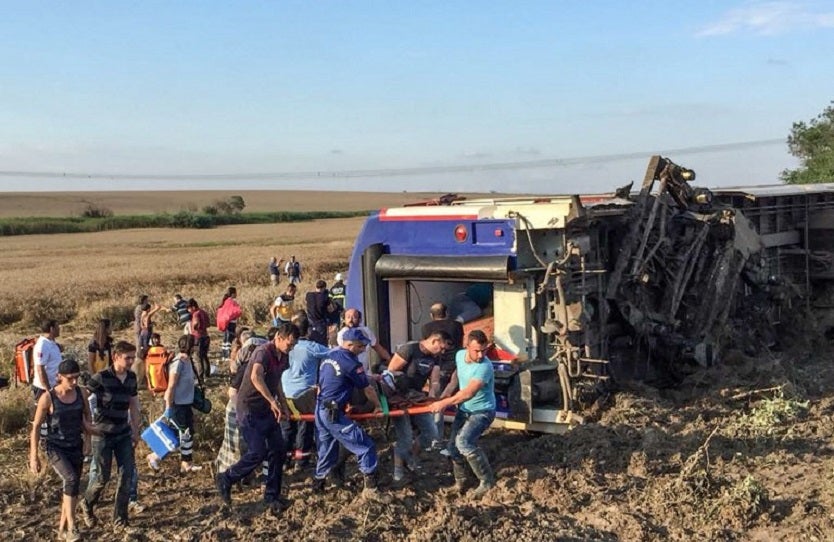 Más de 100 ambulancias fueron enviadas al lugar Más de 100 ambulancias fueron enviadas al lugar