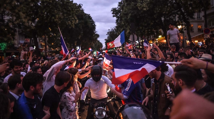 Hinchas hacen fiesta por el paso de Francia a la final del mundial de Rusia