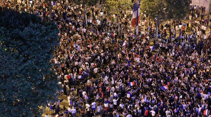 Hinchas en fiesta por el paso de Francia a la final del mundial de Rusia