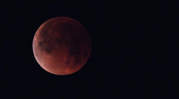 Eclipse lunar