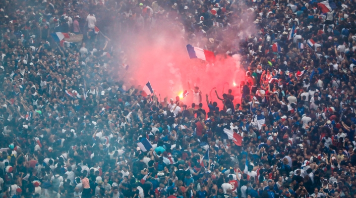 Las calles de París celebran el título de Francia en el Mundial de Rusia 2018