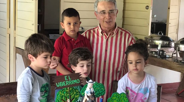 Álvaro Uribe cumplió 66 años