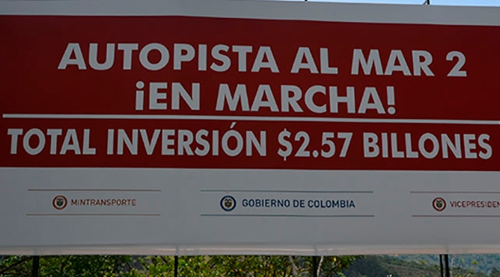 Una valla que anuncia en Urabá la Autopista al Mar 2