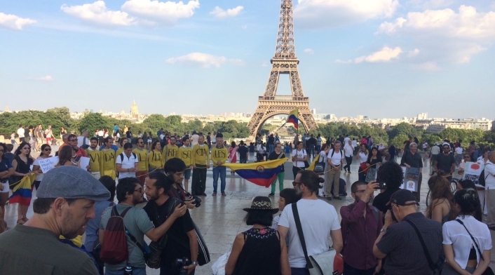 Colombianos en París exigieron solucionar crisis de la educación pública