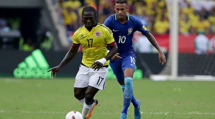 Yimmi Chará y Neymar en el juego entre Colombia y Brasil en la Eliminatoria a Rusia 2018