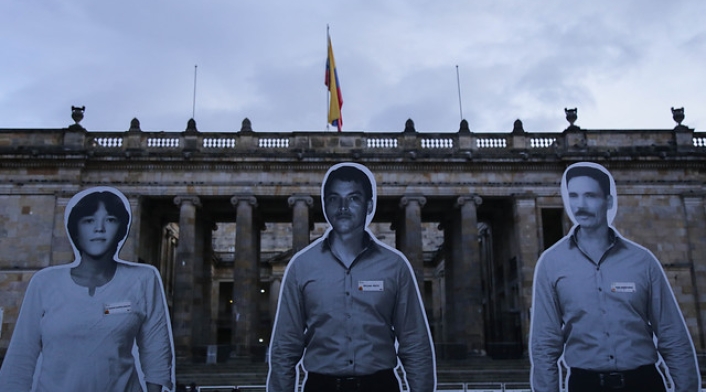 Velatón por asesinatos de los líderes sociales en Bogotá Velatón por asesinatos de los líderes sociales en Bogotá