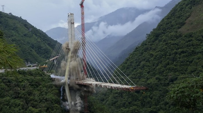 Implosión del puente Chirajara Implosión del puente Chirajara