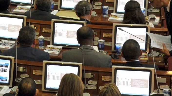 Hasta sin internet están los legisladores.
