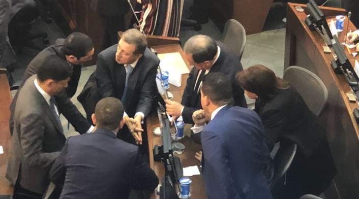 En medio de la posesión Ernesto Macías fue nombrado presidente del Congreso En medio de la posesión Ernesto Macías fue nombrado presidente del Congreso