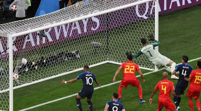 Courtois no pudo hacer nada ante el cabezazo de Umtiti