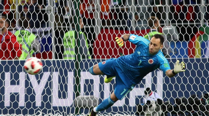 David Ospina atajando un penalti a Jordan Henderson de Inglaterra
