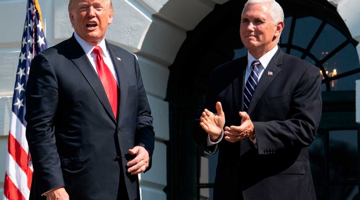 Donald Trump junto a Mike Pence