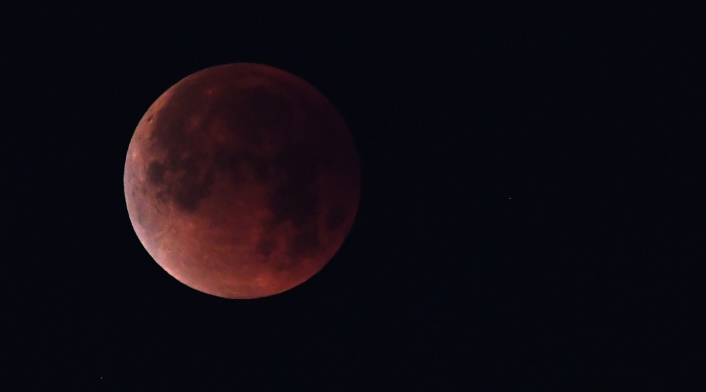 Foto de un eclipse lunar, el 31 de enero de 2018 en Los Ángeles (California), en Estados Unidos