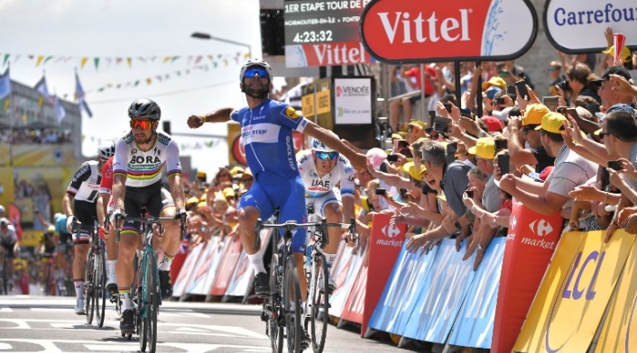 Peter Sagan solo pudo ver la rueda de Gaviria en la línea de meta