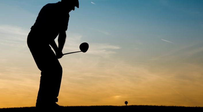 Un golfista en acción en un campo de juego de Florida (Estados Unidos)