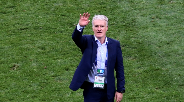 El técnico francés Didier Deschamps celebrando el título Mundial.