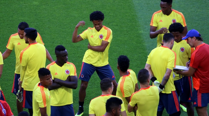 Juan Guillermo Cuadrado bailando en el entrenamiento