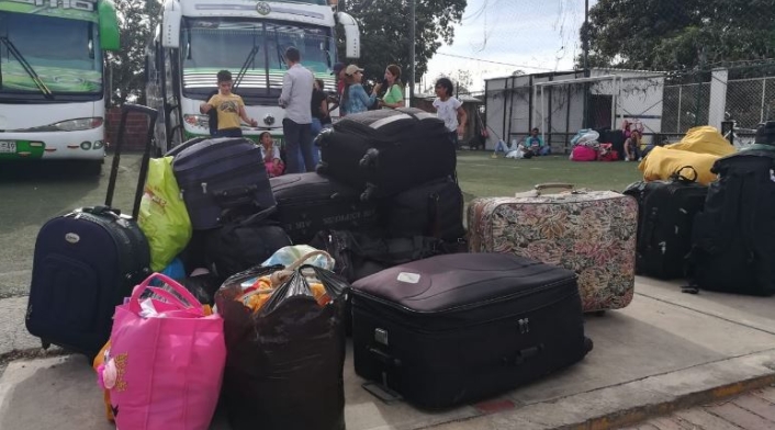 Gente en la frontera entre Colombia y Venezuela