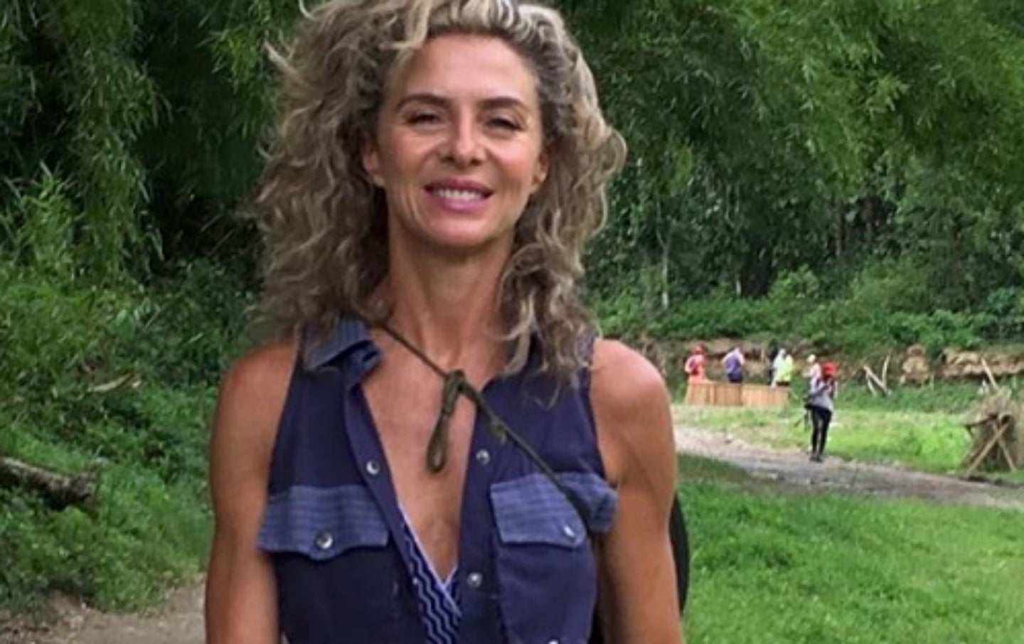Margarita Rosa De Francisco muestra la cola en apoyo a Mockus