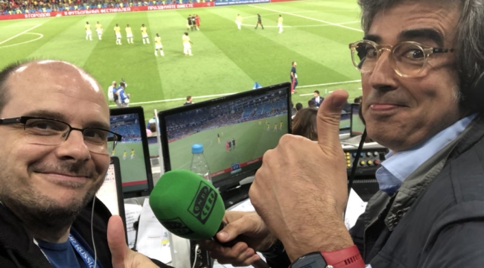 Alejandro Romero y Mister Chip en el partido Colombia vs Inglaterra Alejandro Romero y Mister Chip en el partido Colombia vs Inglaterra