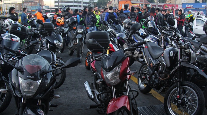 52 por ciento de la gente que trabaja se moviliza en moto