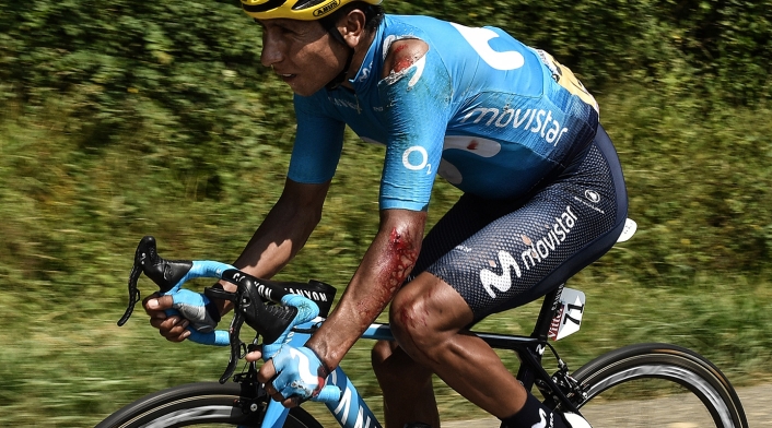Nairo Quintana tras sufrir caída en la etapa 18 del Tour de Francia