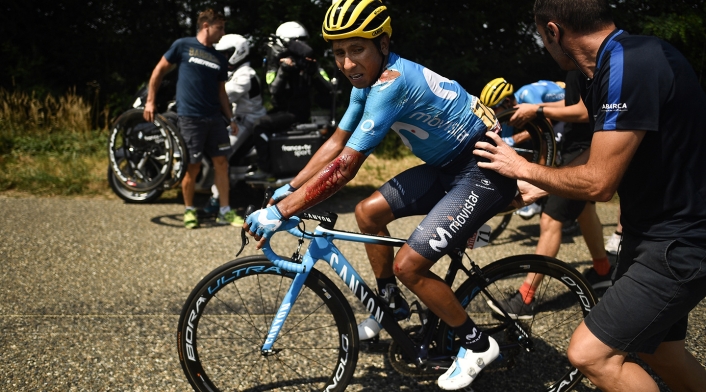 Nairo Quintana tras sufrir caída en la etapa 18 del Tour de Francia