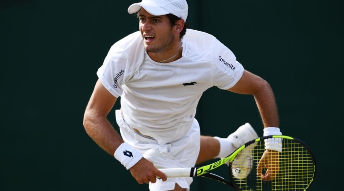 El tenista colombiano Nicolás Mejía disputando el Wimbledon juvenil.