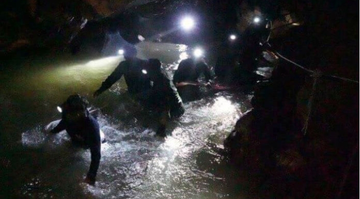 Niños atrapados en cueva de Tailandia.