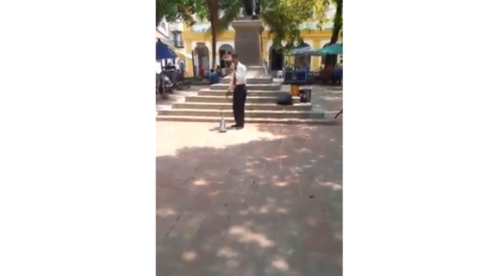 Pastor destruye estatuilla de la Virgen del Carmen