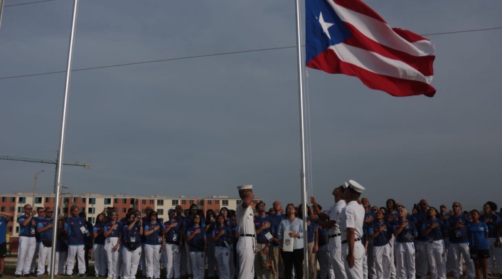 Bandera de Puerto Rico izada en la villa deportiva