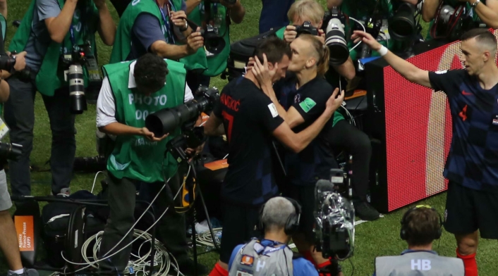 Jugadores croatas tumbaron a fotógrafo