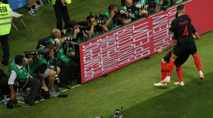 Los jugadores croatas celebran el segundo gol ante Inglaterra que los puso en la final del Mundial de Rusia.