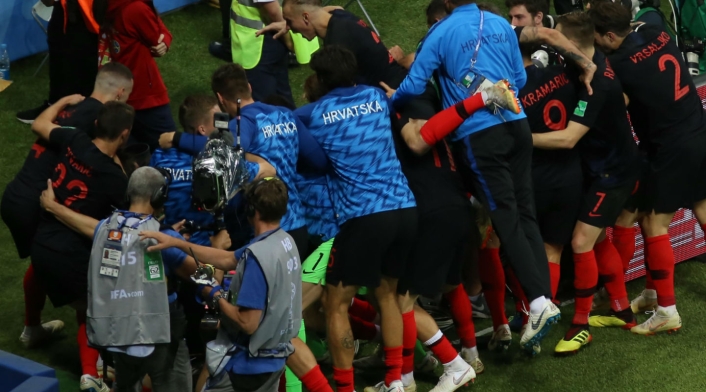 Jugadores croatas tumbaron a fotógrafo