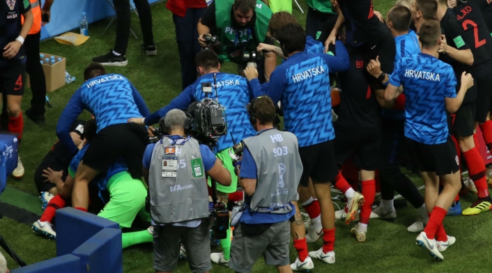 Jugadores croatas tumbaron a fotógrafo