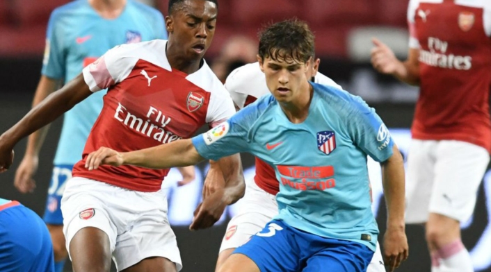 Andrés Solano, juvenil colombiano del Atlético de Madrid enfrentando al Arsenal