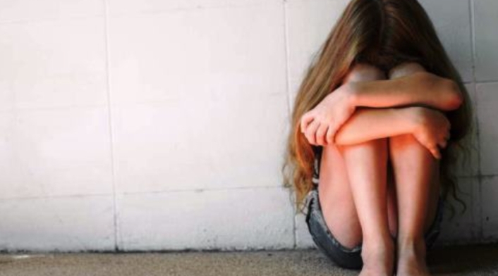 Niña era abusada por su padrastro: la amenazaba con matar a su mamá si contaba Niña era abusada por su padrastro: la amenazaba con matar a su mamá si contaba